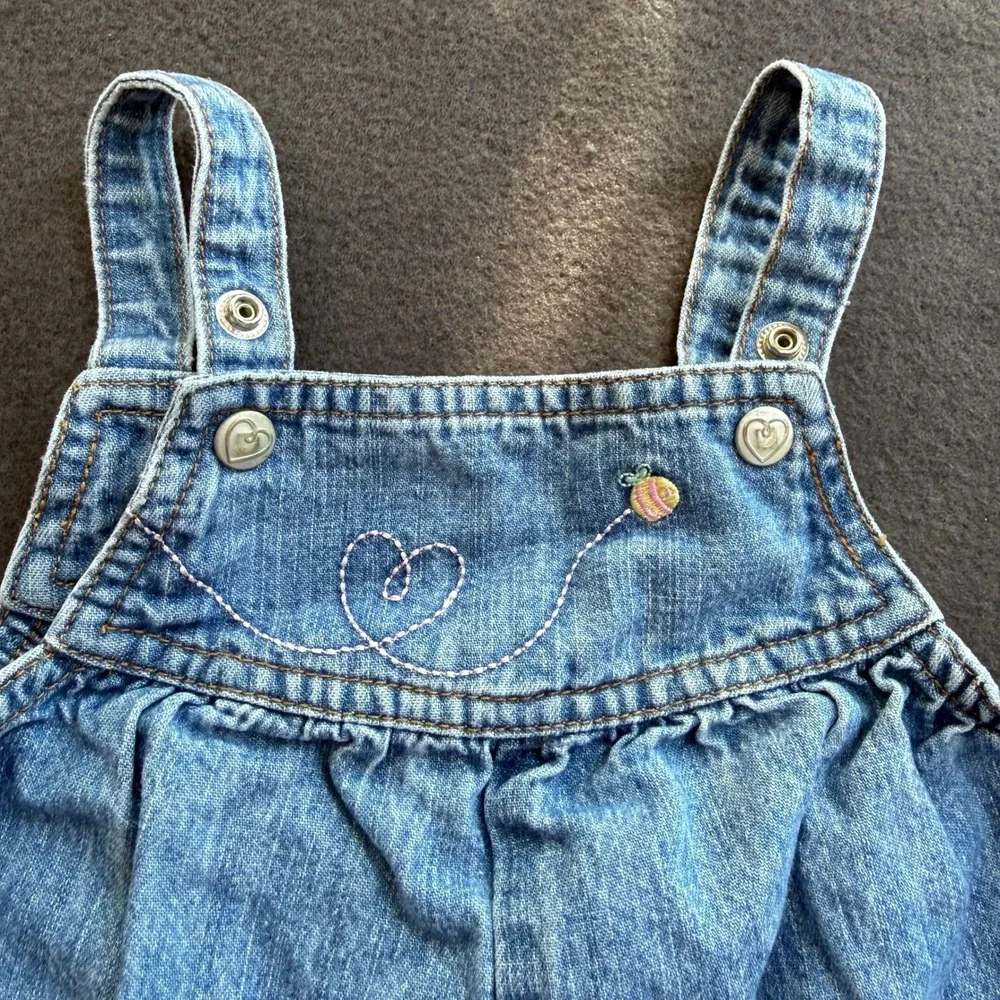 Vintage Carters Baby Girls Blue Denim Embroidered Floral Bumblebee Overalls 9M